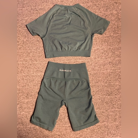 Alphalete Crop Top/Biker Short Set Capri Sun - Picture 3 of 8